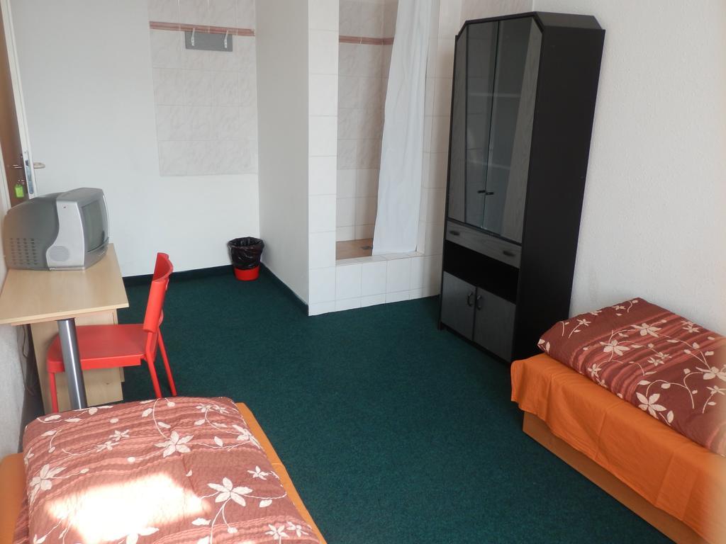 Ubytovna Pod Mostem Ostrava Esterno foto
