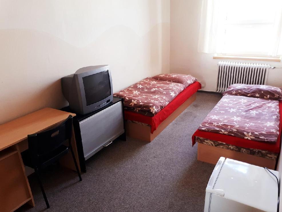 Ubytovna Pod Mostem Ostrava Esterno foto
