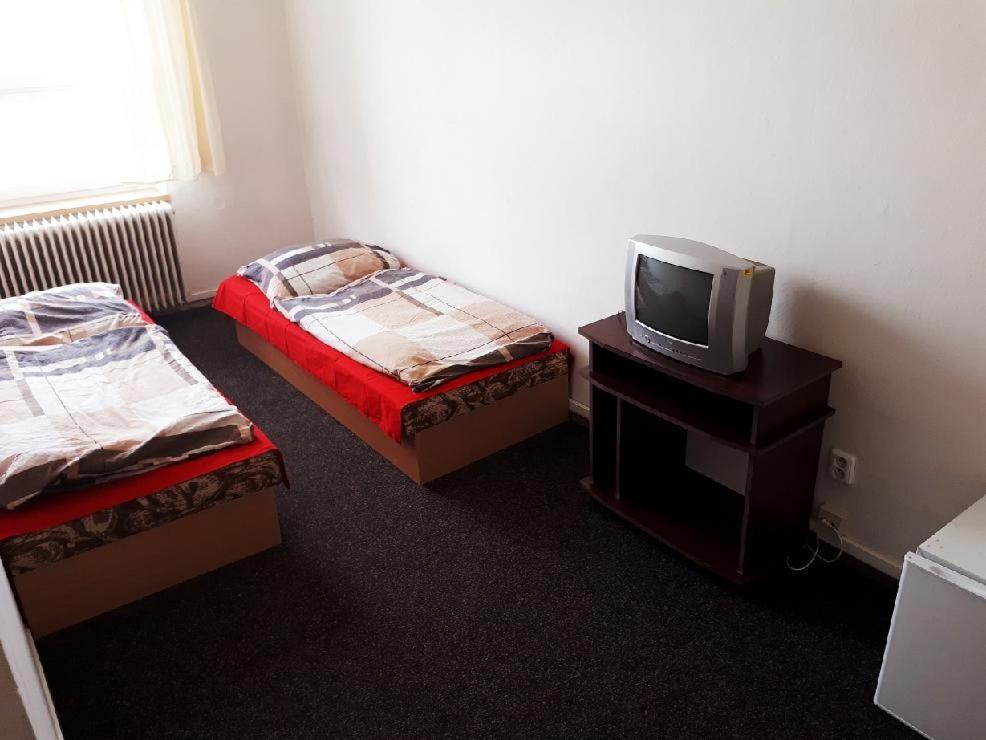 Ubytovna Pod Mostem Ostrava Esterno foto